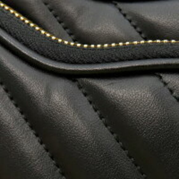 Gucci Interlocking GG Heart Shoulder Bag Black Leather - Picture 6 of 13
